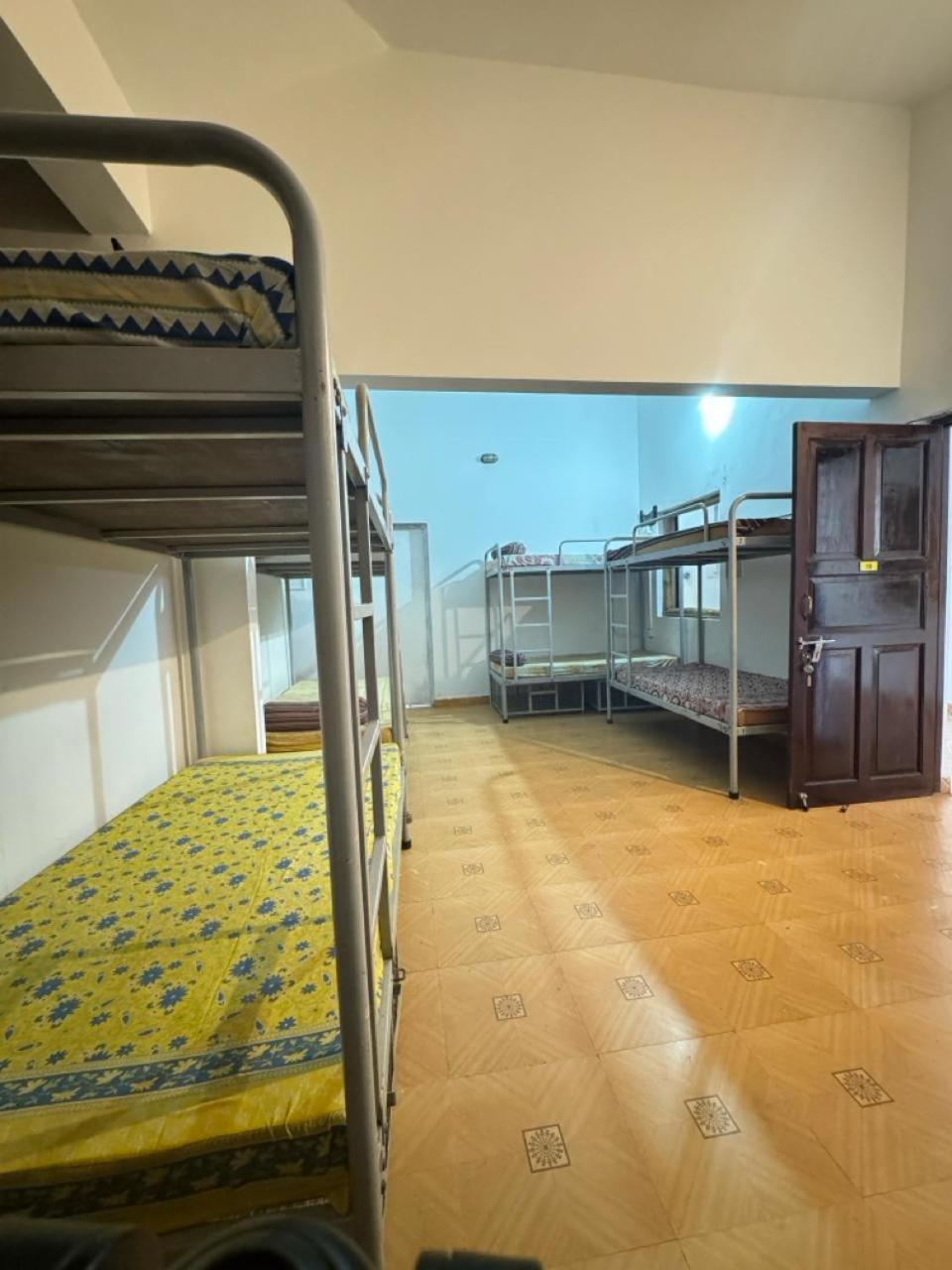 Albert'S Place Guest House Анжуна Екстер'єр фото